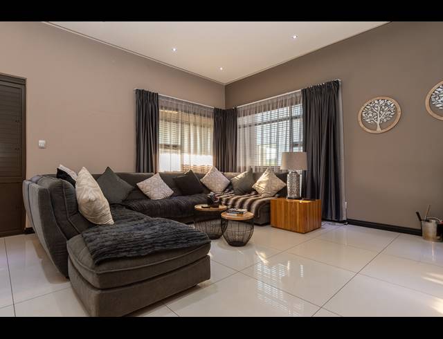 4 BEDROOM HOUSE FOR SALE IN EYE OF AFRICA ESTATE